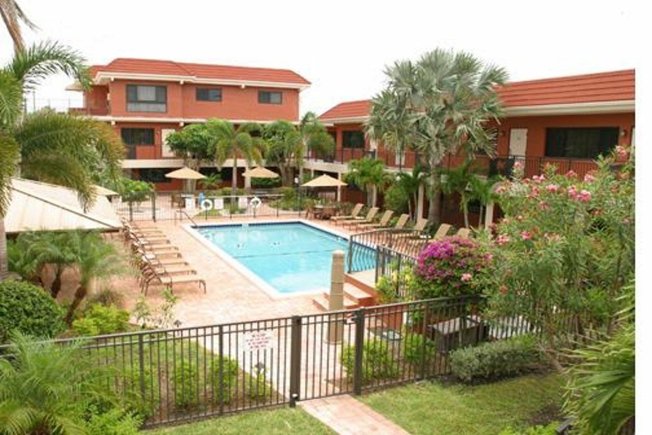 Away Inn Lauderdale-by-the-Sea Eksteriør billede